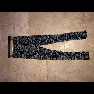 Rue21 women’s Small  black & off white leggings